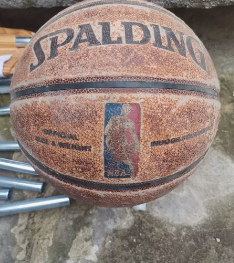 15年前的老篮球 感兴趣的话点“我想要”和...