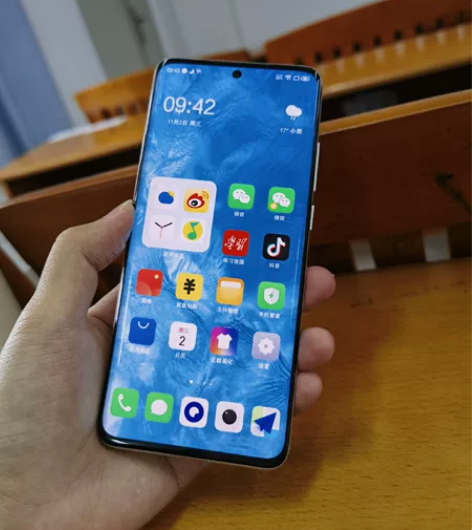 女朋友自用的魅族18，用了一年多，觉得屏幕太小，前两天换了小...