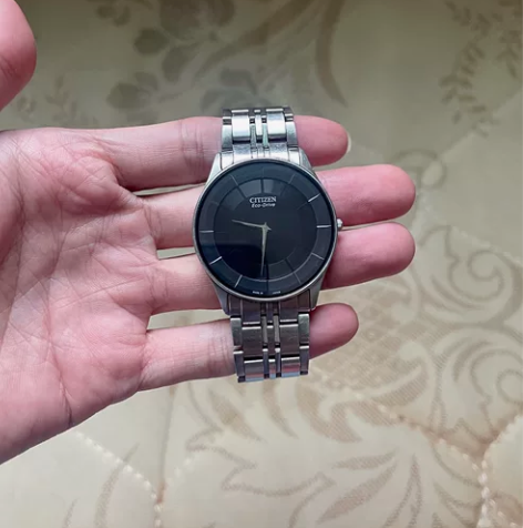 日本西铁城男石英手表 之前在香港购买的几千...