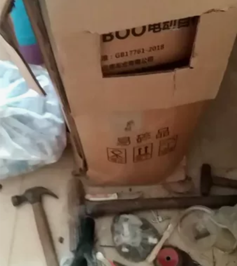 公司奖励的新车还没有开包的合格证都有准备出...