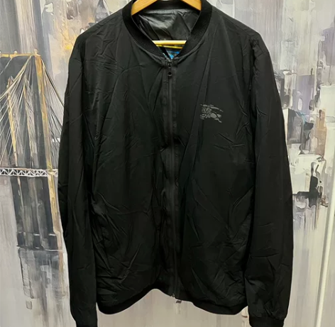 男款棒球外套 黑色 就穿一次 码数偏小 适...