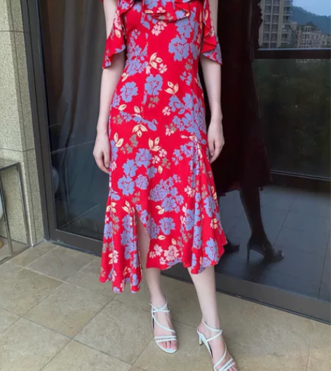 澳牌cmeo红底花卉印花荷叶边连衣裙 专属...