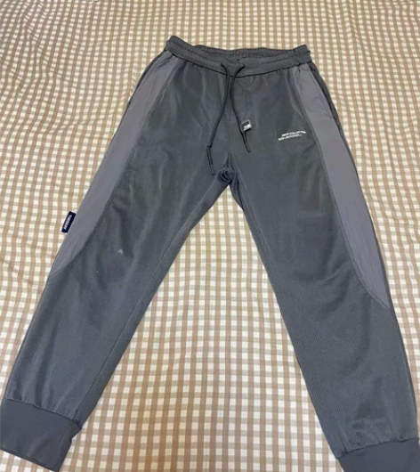 男款春夏灰色休闲裤 成色不太好 但是穿起来...