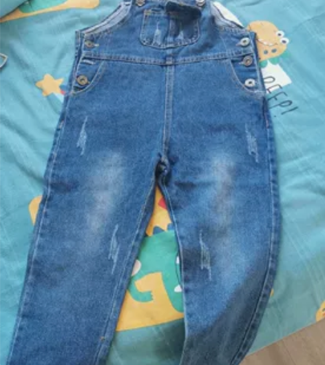背带牛仔裤120尺码 感兴趣的话点“我想要...