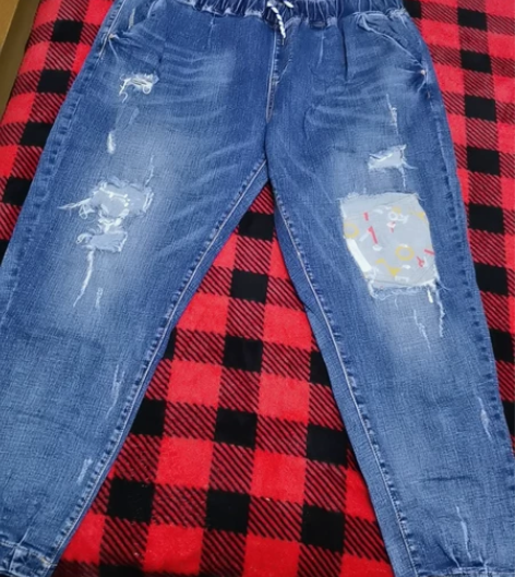 破洞锥型牛子裤，全新，买了孩子没有穿，无吊...
