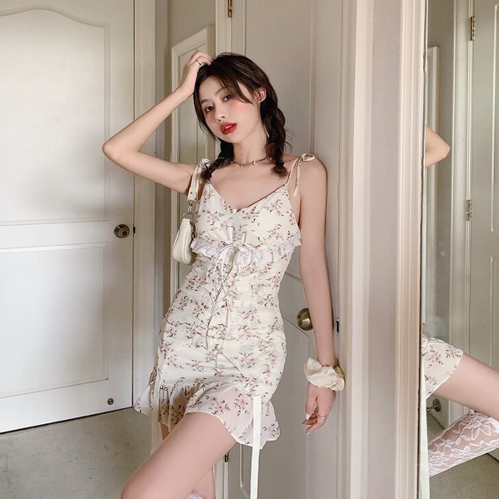 碎花吊带连衣裙女装2021夏季新款法式甜辣...
