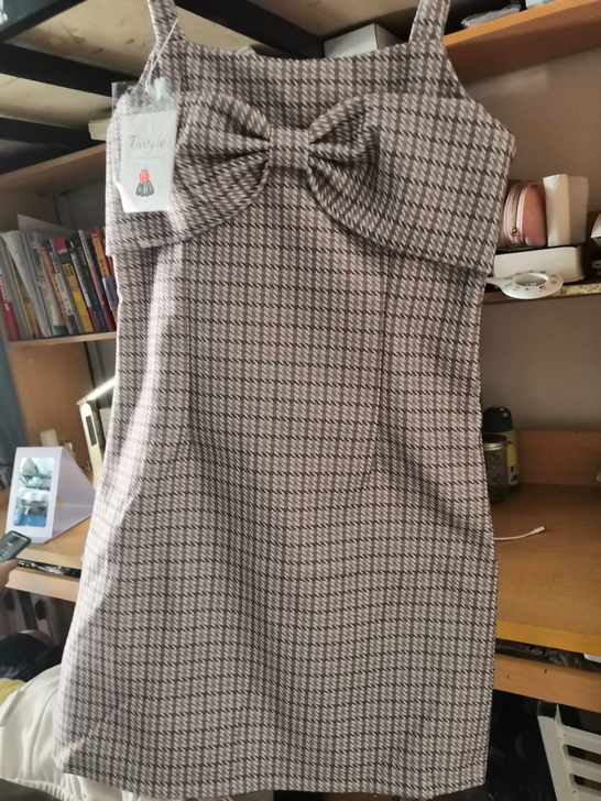 早秋法式背带裙,全新有吊牌,尺码小了点因为...