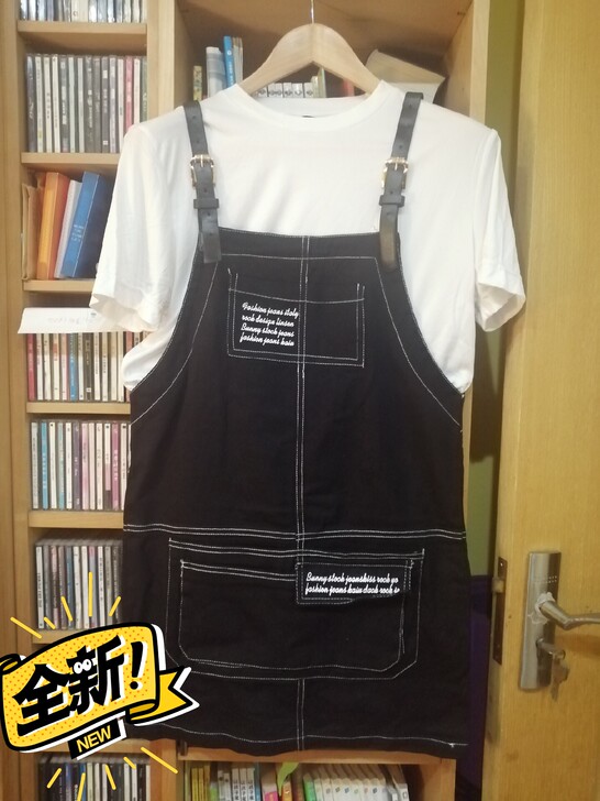 全新背带裙。
