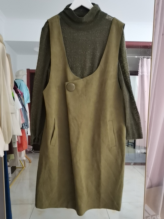 背带裙两件套，很有设计感95-140斤左右...