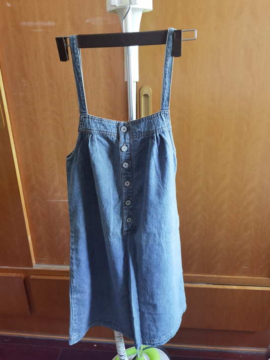 背带裙，超减龄，穿了一两次，不适合老阿姨了...