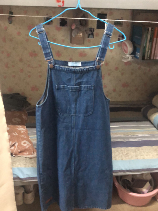 深蓝色背带裙均码先到先得包邮哦140斤以内...