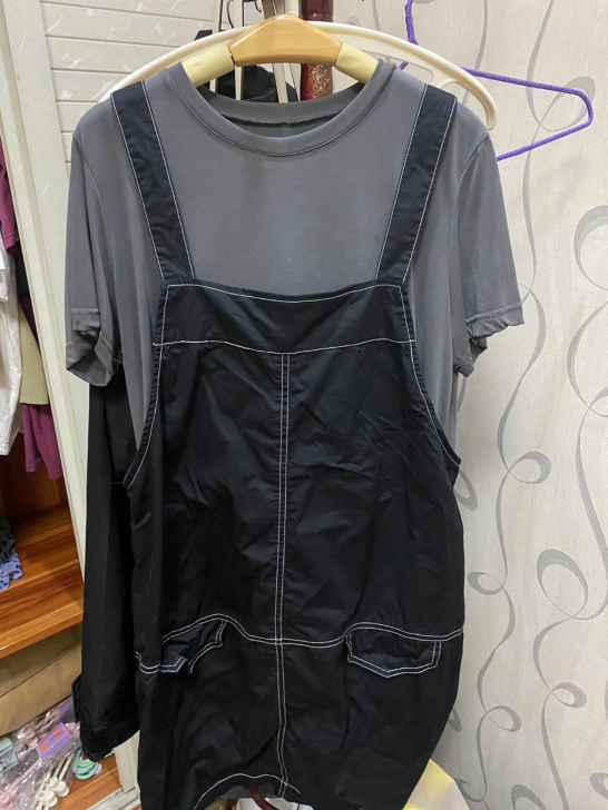 T恤加背带裙 两件套