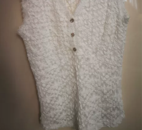 闲置，，99新，贱卖。蕾丝背心印花女士白色...