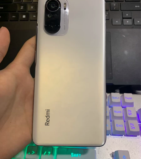 红米k40白色12+256 在保到明年二月...