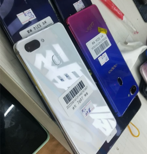 OPPOr15，6+128，屏幕没了其他都...