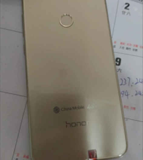 荣耀八青春版，4＋64，除后壳左下角有一点...