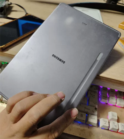 三星tab s6   尸体。屏幕被小孩摔坏...