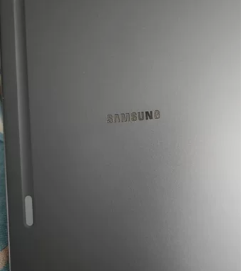 三星s6，OLED 屏幕，很清晰，轻微使用...