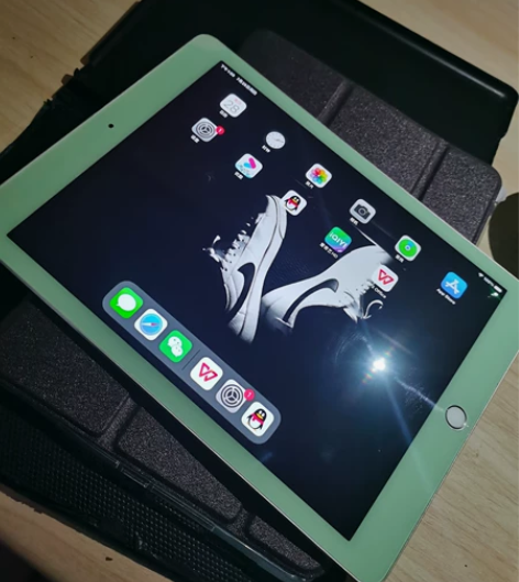 iPad  Air2  16g的，平板一点...