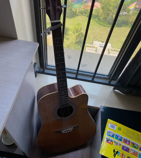 入门吉他，8成新，邮费自理，自提均可 感兴趣的话点“我想要”...