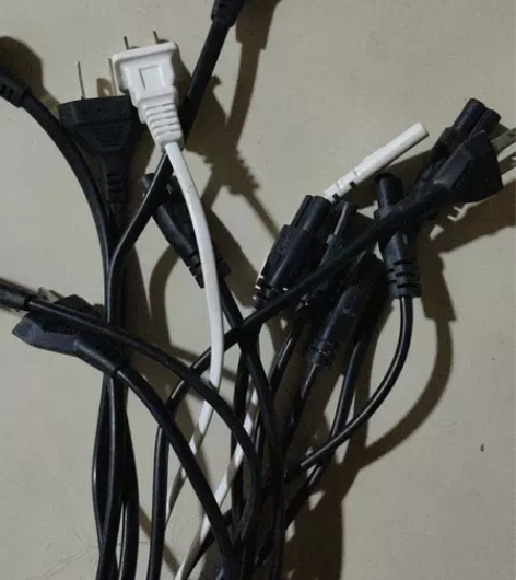 8字电源线  线材很粗 1.5米 有7根。...