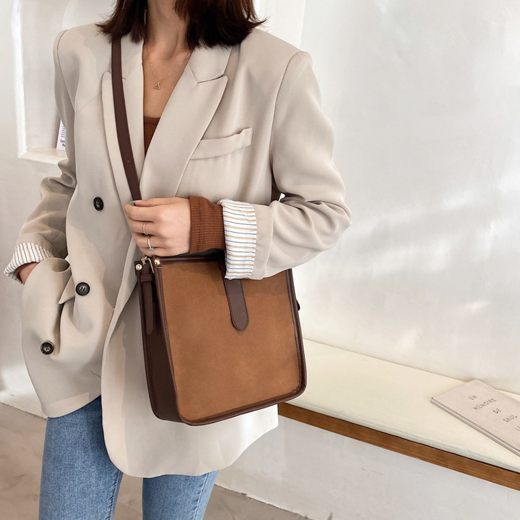 买了俩比较喜欢黑的出棕色（江浙沪包邮）