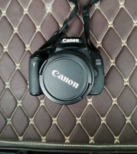 佳能单反相机600D，镜头18-55，95...