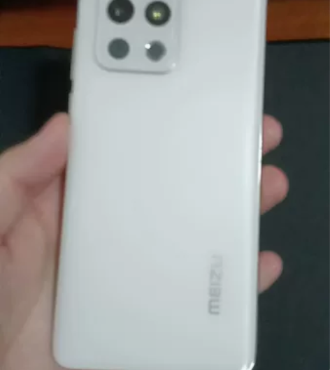 魅族18Pro 内存8+128外观成色如图...