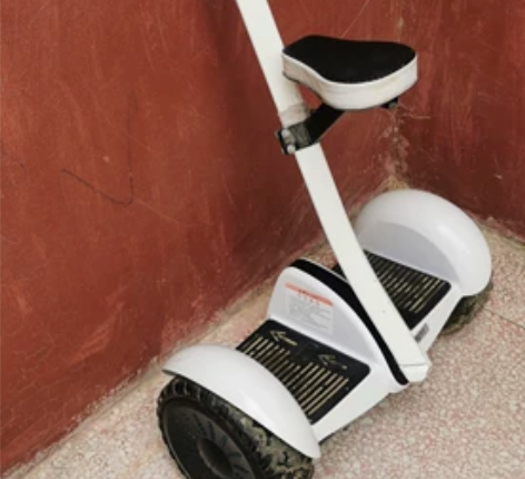 孩子一时兴起，现在不玩了。买时八百多。带充...