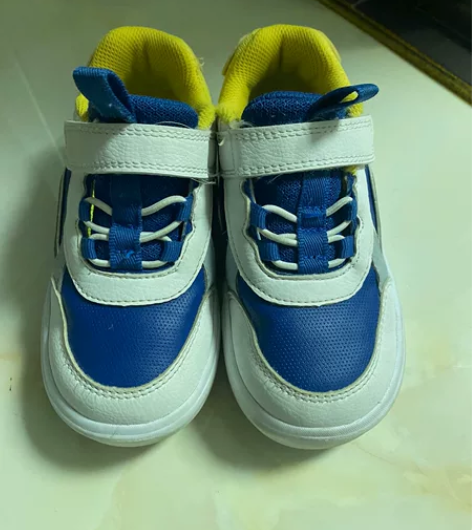 三双一起,也可单卖安踏童鞋,质量挺好,鞋子...