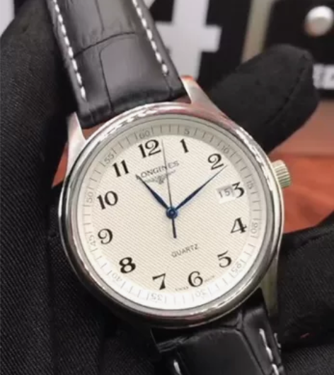 浪琴名匠手表三针，喜欢的私聊，不议价 感兴趣的话点“我想要”...