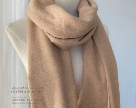 线条设计纯色围巾围脖披肩 男女通用 没戴几...