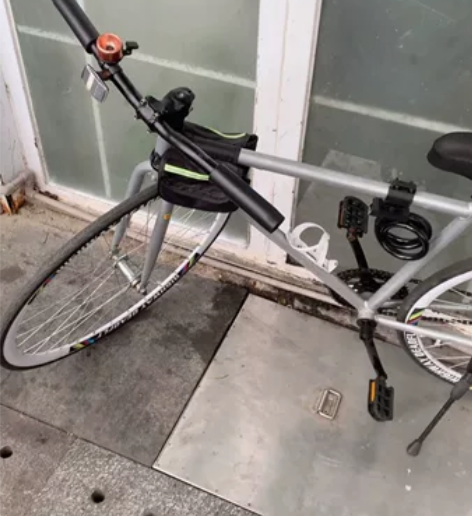 自行车 死飞 单车9成新 两个轮都换了实心...