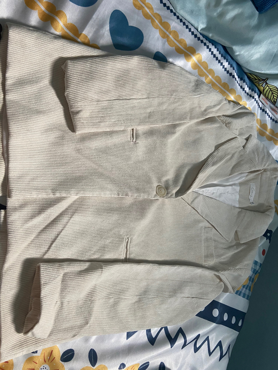 一件灯芯绒西服 版型偏大 s 码我穿都是O...