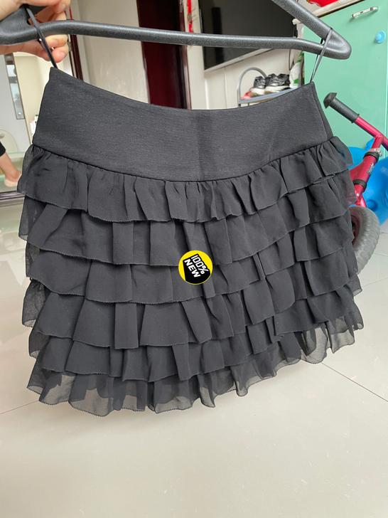 买了一次没穿。蛋糕裙。穿上特别好看。适合2...