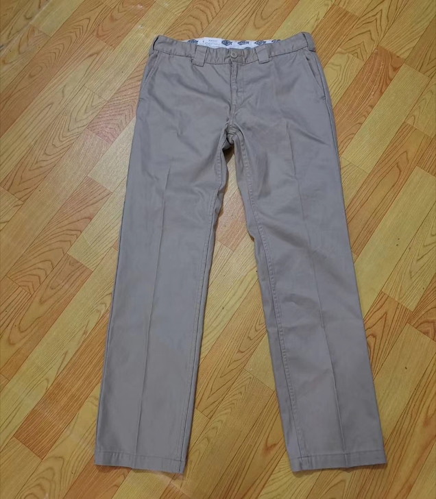 日版迪克斯休闲裤， 面料很厚实，耐磨，感觉...