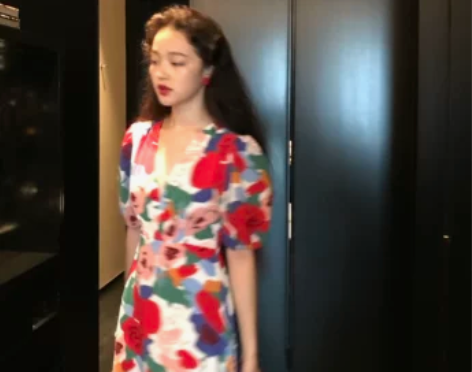 viss金 法式复古V领碎花连衣裙2020...