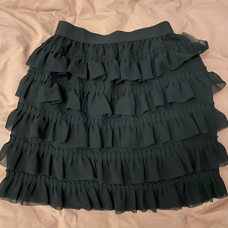 弹力腰黑色蛋糕裙，有内衬不怕走光。