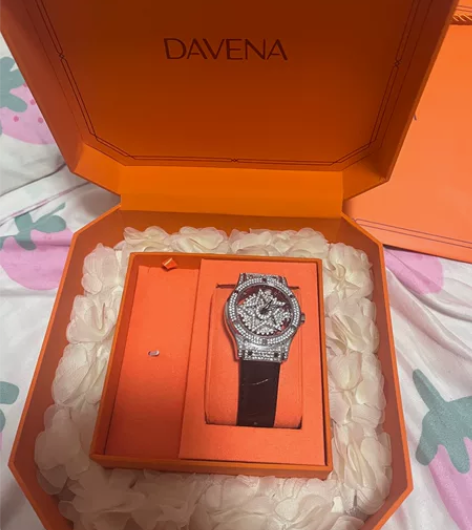 DAVENA手表黑色9.99新转卖 只带了...