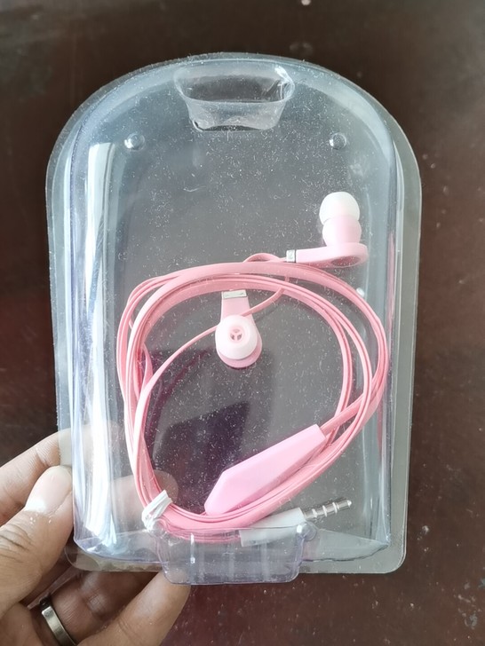 搬家发现的闲置耳机.一次没用过