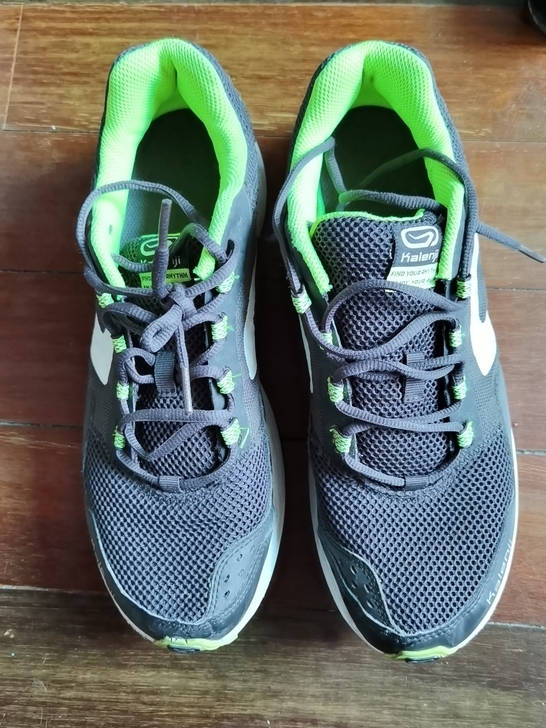 迪卡侬运动鞋UK10.5码，非耐克阿迪