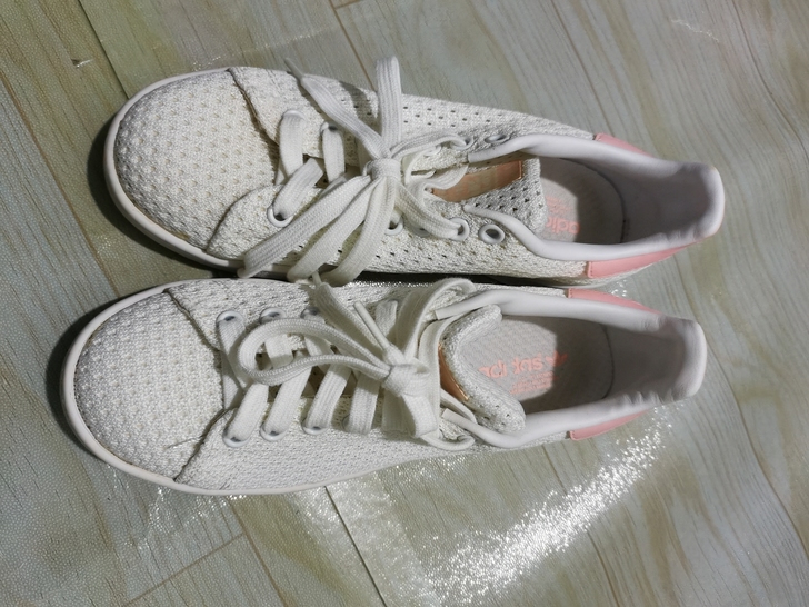 闲置阿迪女士运动鞋