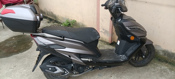 国产豪爵125踏板摩托车，今年4月买的