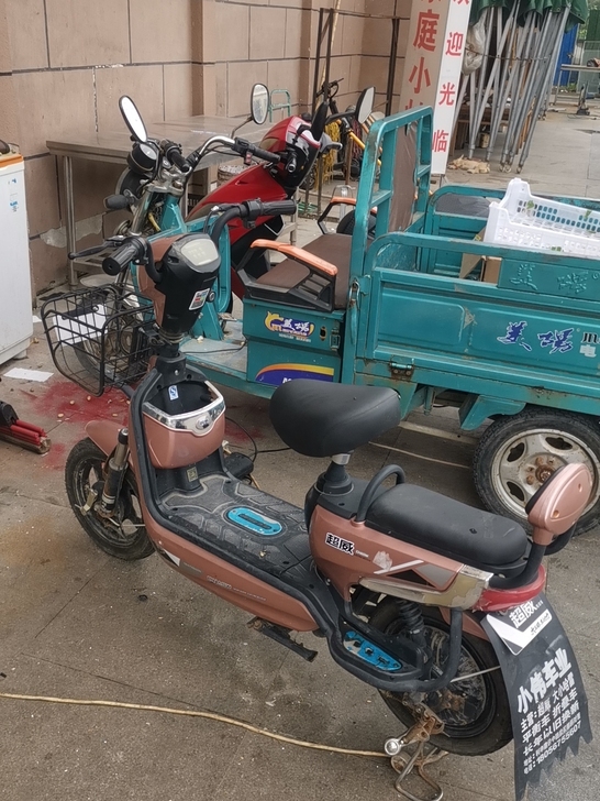 超威电动车,小孩以前上学骑的,现在住校了骑...