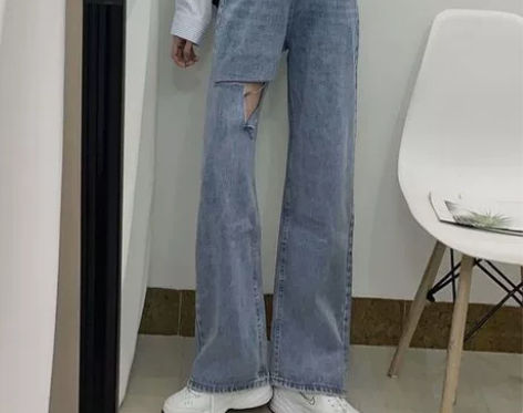 浅蓝色破洞牛仔裤 M码，建议98斤以内的姐...