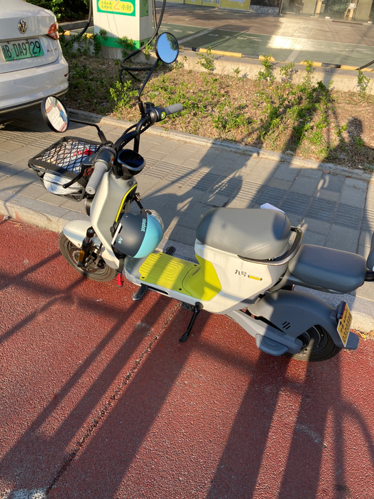 九号电动车C80 买来两个月 后轮换了3....