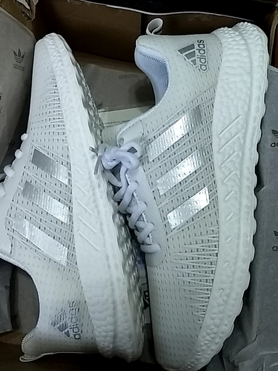 Adidas全新 白色运动鞋休闲鞋男款42...