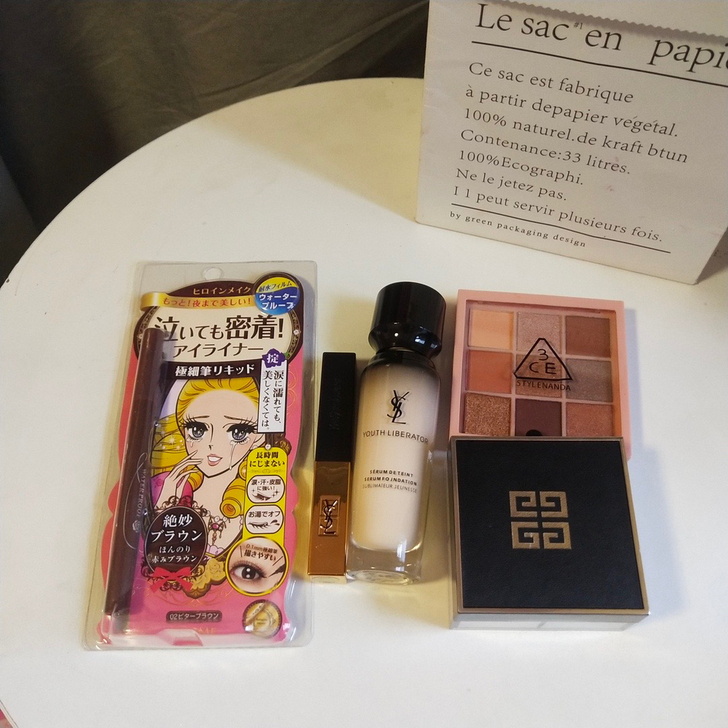 小金条口红＋3c.e眼影＋四宫格散粉＋ki...