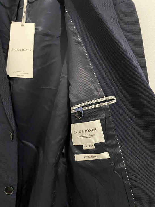杰克琼斯一件180男士西装，实体店给我老公...