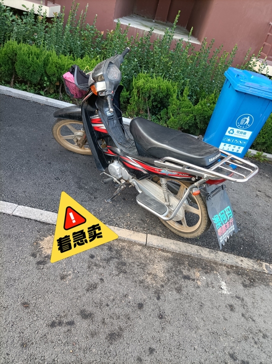 豪爵摩托车弯梁110个人一手车,一直没怎么...